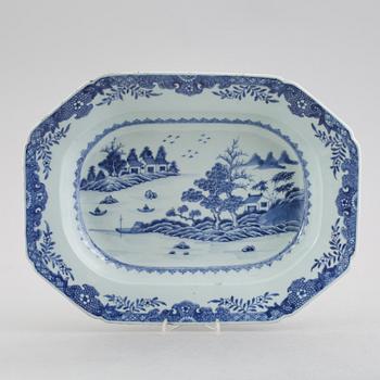 STEKFAT, porslin, Kina, Qianlong 1736-1795.