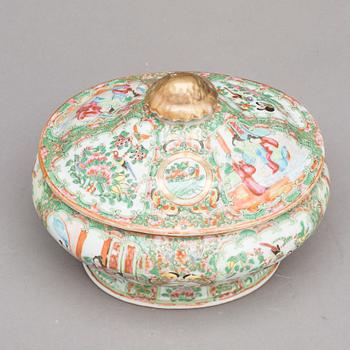 A CHINESE CANTON TUREEN WITH COVER, later part of the 19th century.