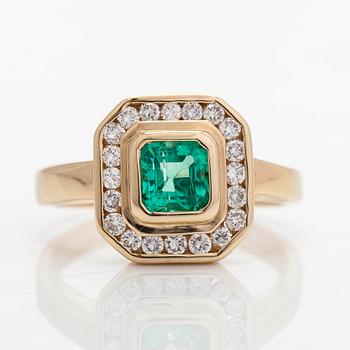 Ring, 14K gold, with an emerald and diamonds. Finnish import marks 1997.