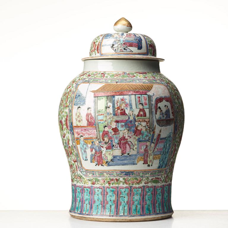 A Canton famille rose jar with cover on a tall wooden stand, Qing dynasty, late 19th Century.