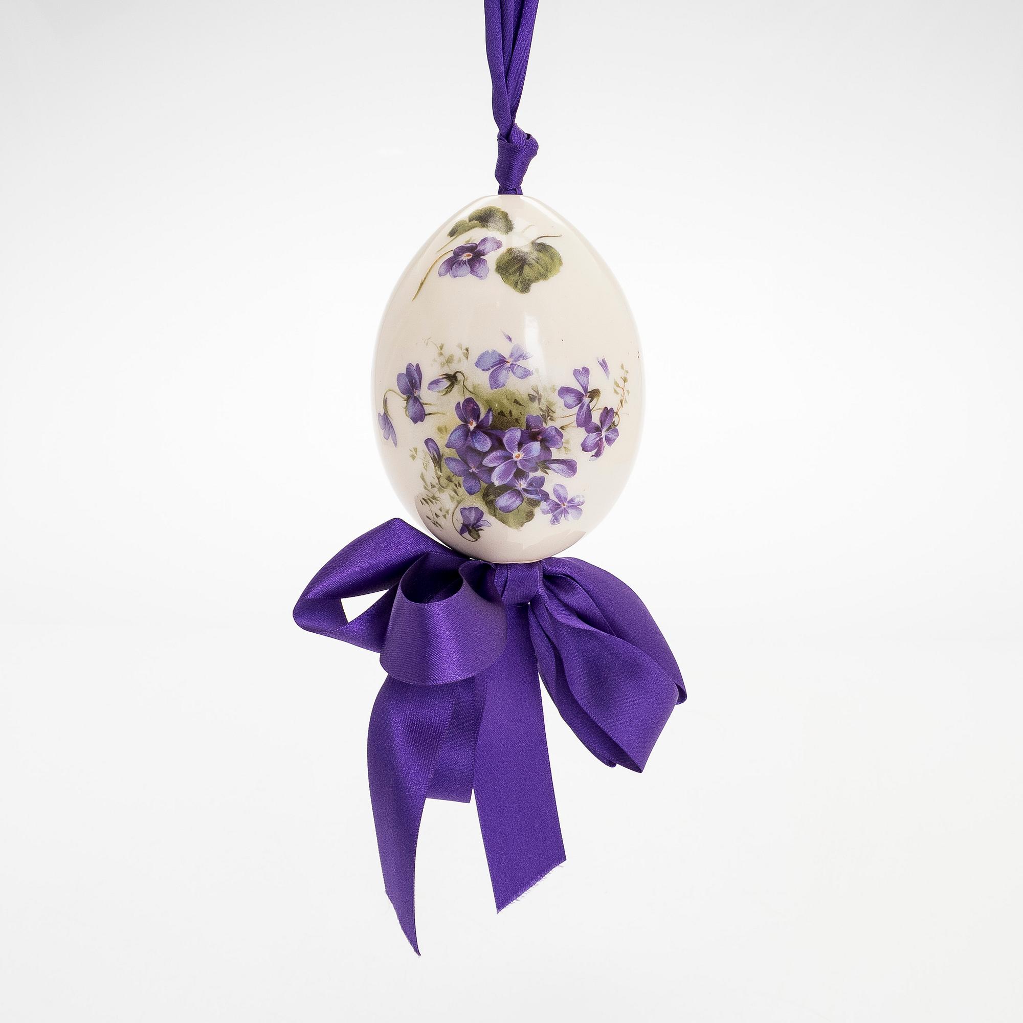 A Russian porcelain easter egg, circa 1900.