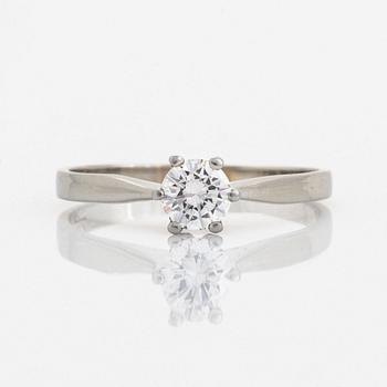 Brilliant-cut diamond ring.