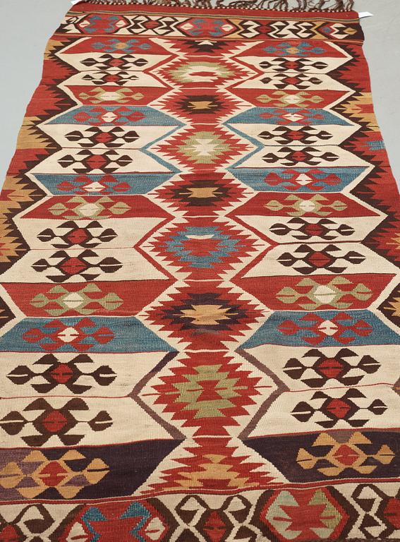 ANTIQUE ANATOLIAN KILIM, possibly Mut (south of Konya). 290,5 x 118 cm.