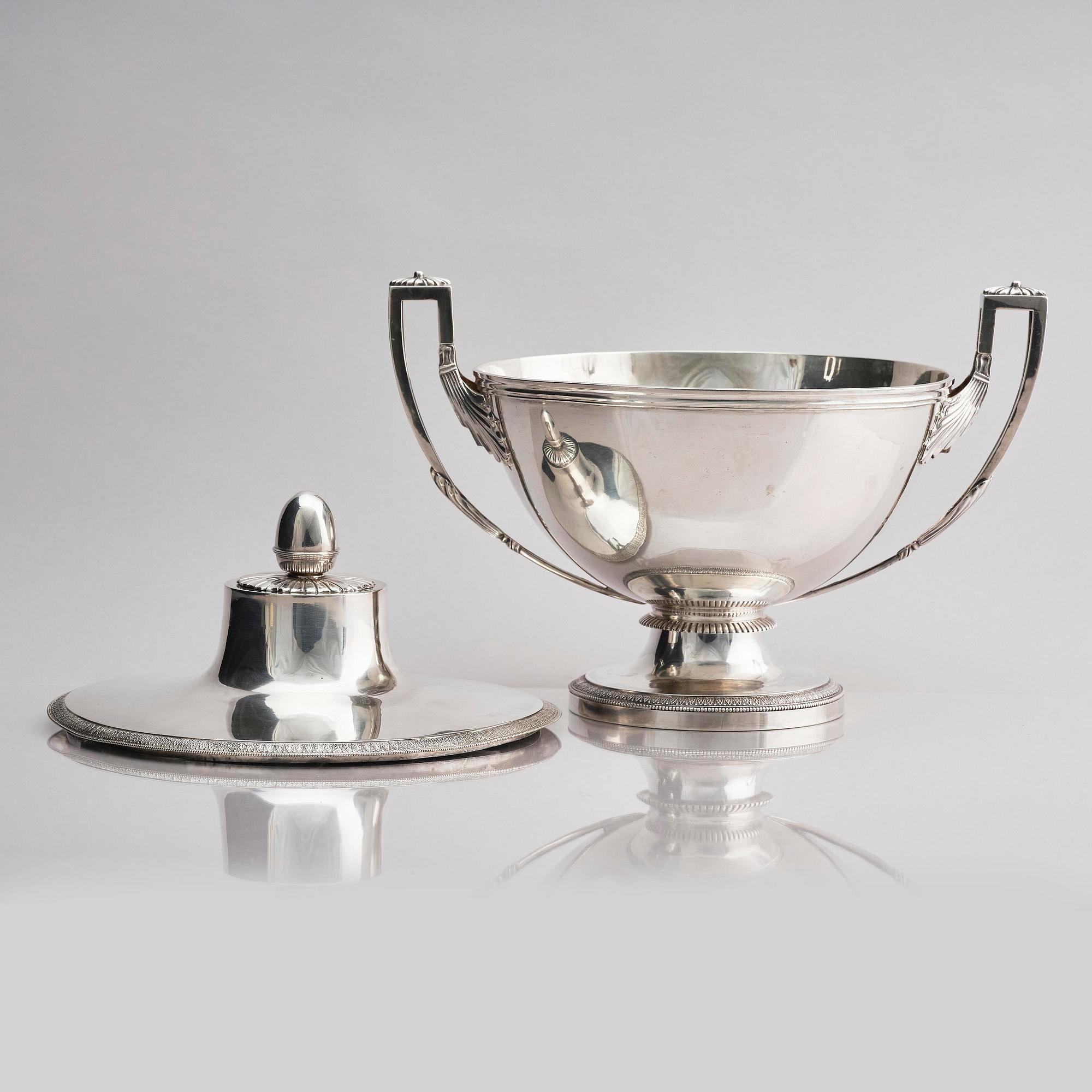 A Swiss silver tureen with lid, mark of Bossard & Sohn, 20th Century.