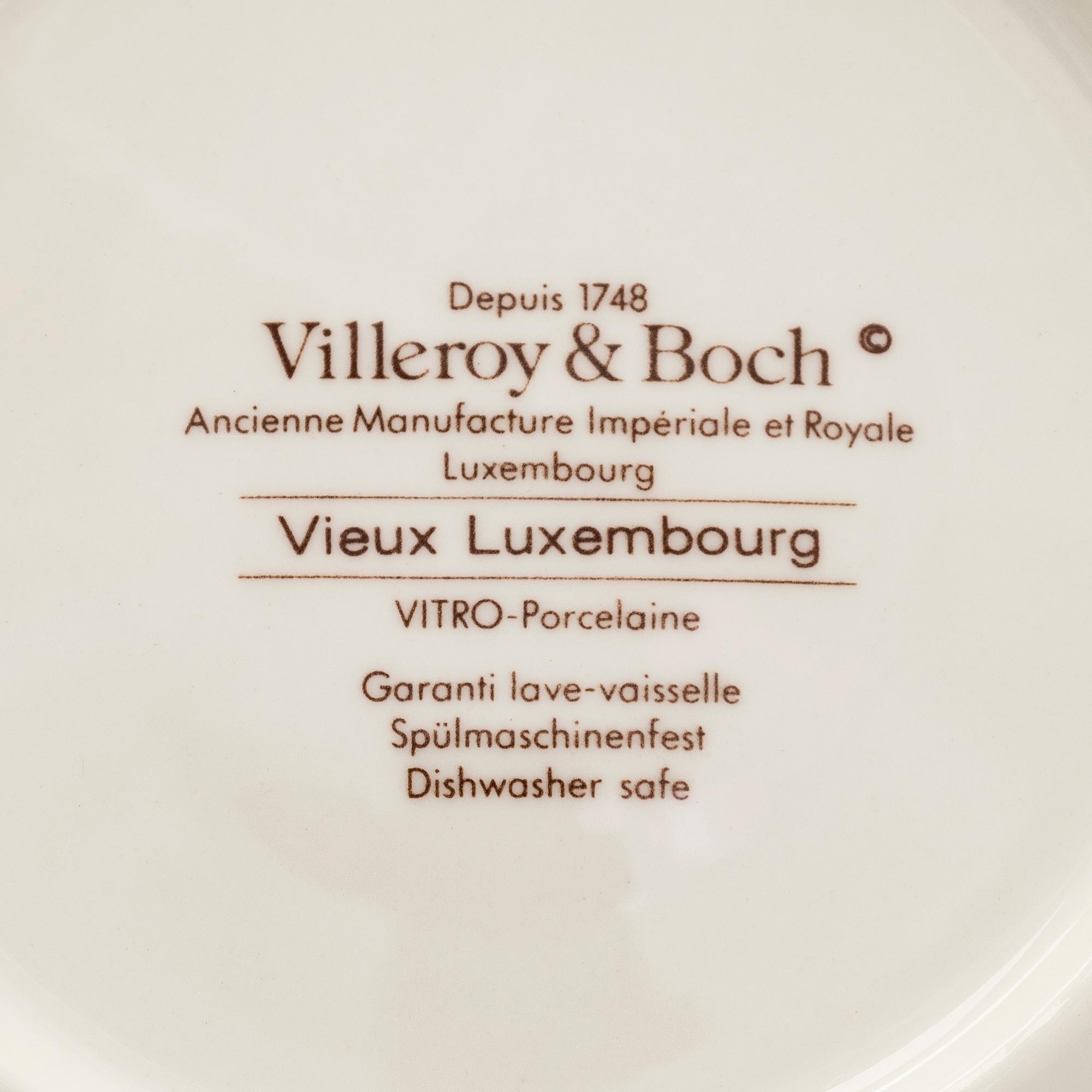 A porcelain service, 31 pieces, "Vieux Luxembourg", Germany, later half of the 20th century.