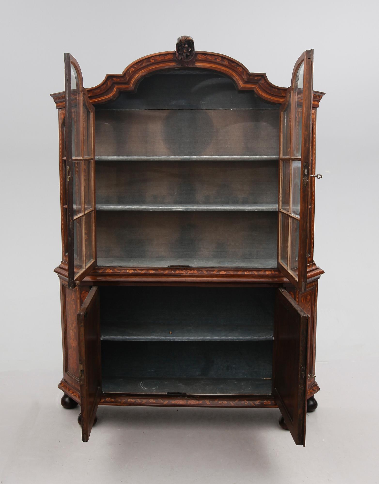 VITRINSKÅP, Holland, 1800-tal.