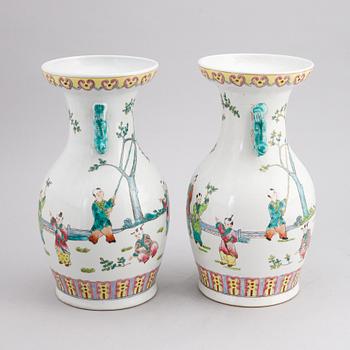 A pair of Chinese porcelain vases, 20th century.