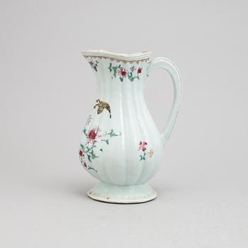 A Chinese famille rose porcelain ewer, Qing dynasty, Qianlong (1736-1795).