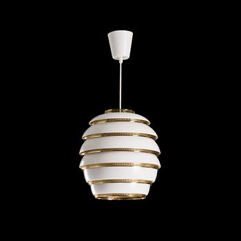 A Beehive A332 ceiling light manufactured by Valaistustyö. Designed in 1953.