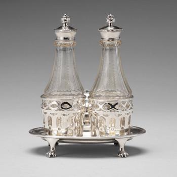 Mikael Nyberg, bordsurtout för två glasflaskor, silver, Stockholm 1805. Sengustaviansk.