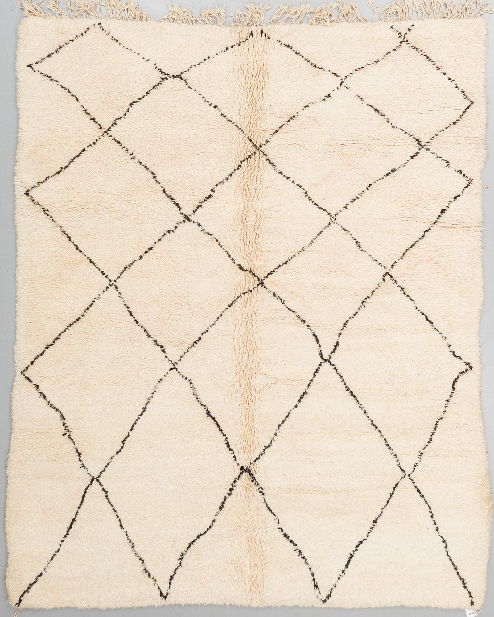 MATTA, Marocko, ca 282 x 238 cm.