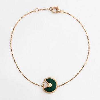 Cartier, armband, "Amulette de Cartier", 18K guld, malakit och en briljantslipad diamant.