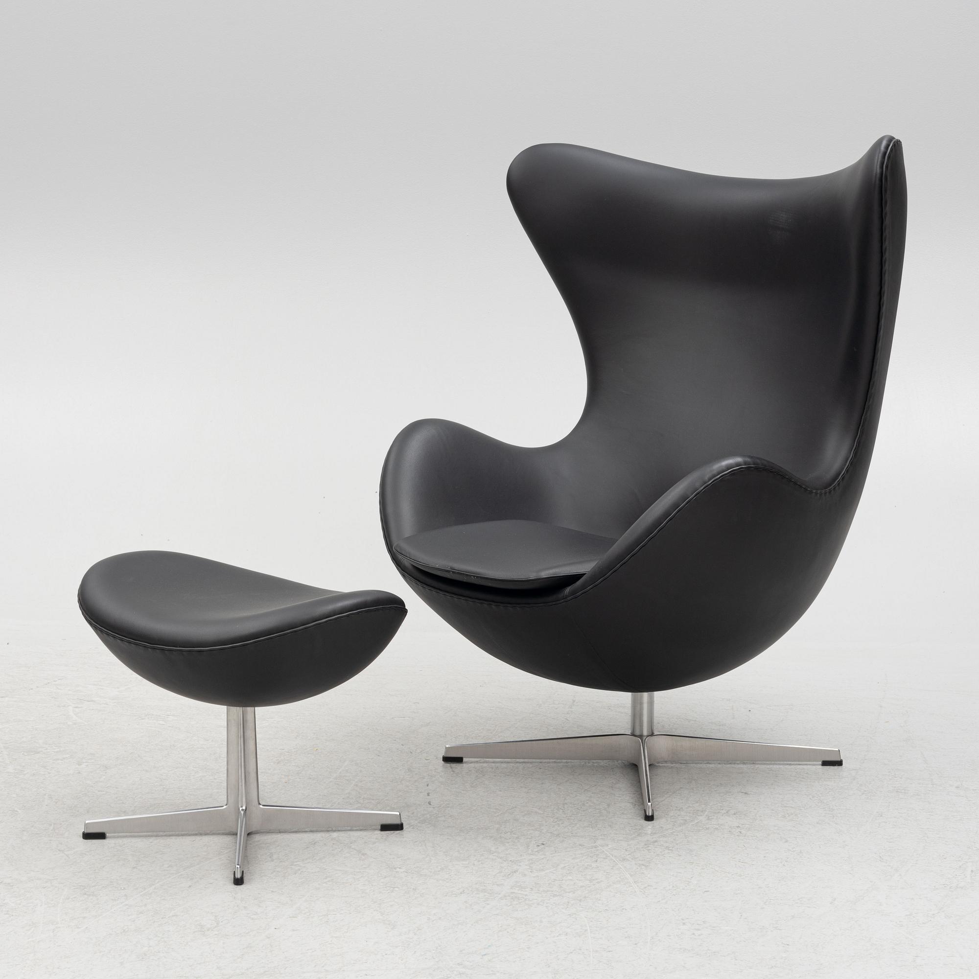 Arne Jacobsen, fåtölj med fotpall, "Ägget", Fritz Hansen, Danmark, 2016.