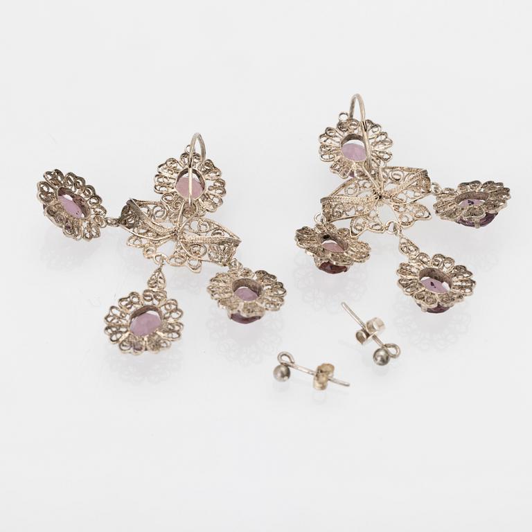 Earrings, three-part, filigree work in silver and glass.