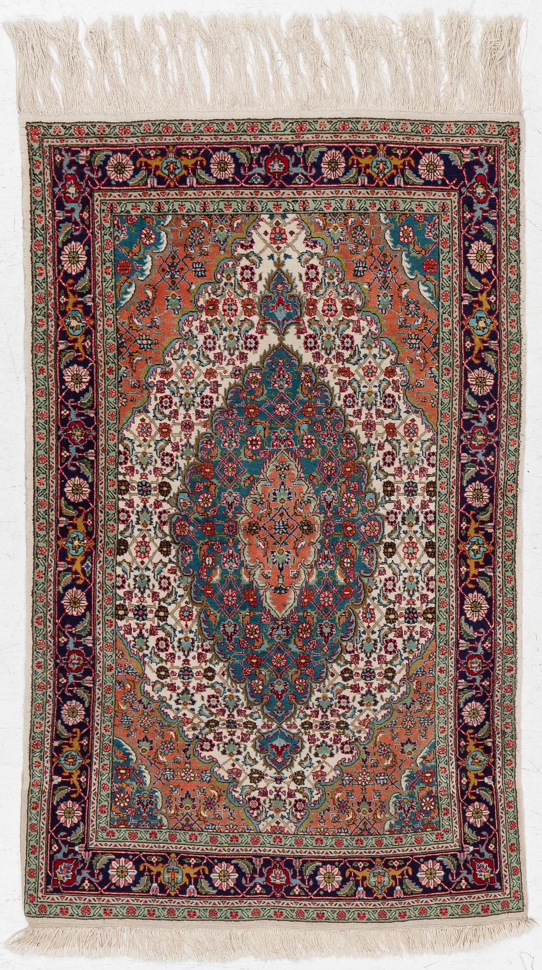 Carpet, Tabriz. ca 168 x 96 cm.
