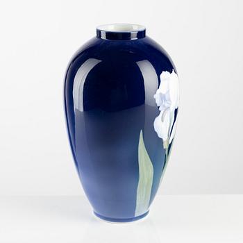 Royal Copenhagen, vase, porcelain, Denmark, early 20th century.