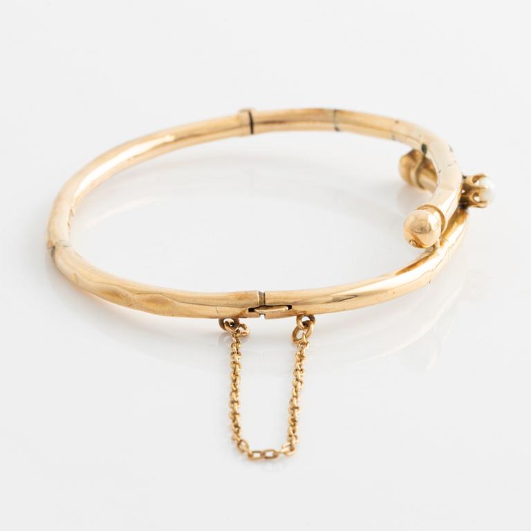 Bracelet 18K gold with a half pearl, GD&Co 1900.
