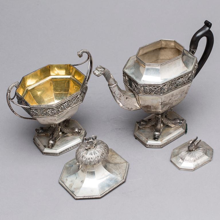 KAFFESERVIS, 3 delar, icke identifierad mästarstämpeln, Hamburg c:a 1900, silver, empirestil.
