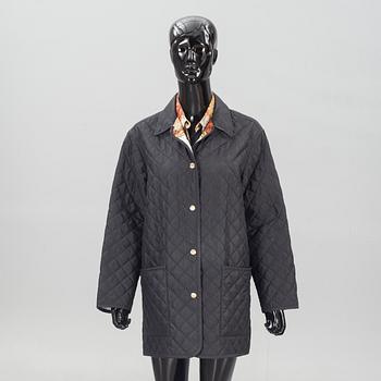 JACKA samt BLUS. Salvatore Ferragamo.
