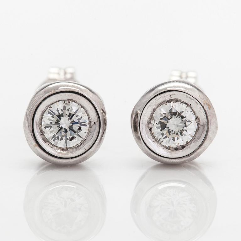 Örhängen, 14K vitguld med briljantslipade diamanter.