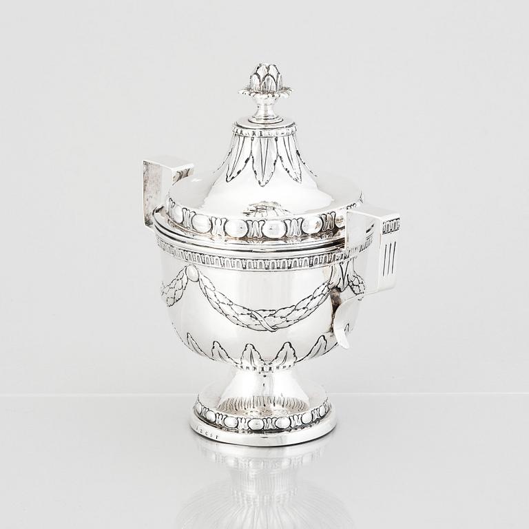 Lars Boye, sockerskål med lock, silver, Stockholm 1780. Gustaviansk.