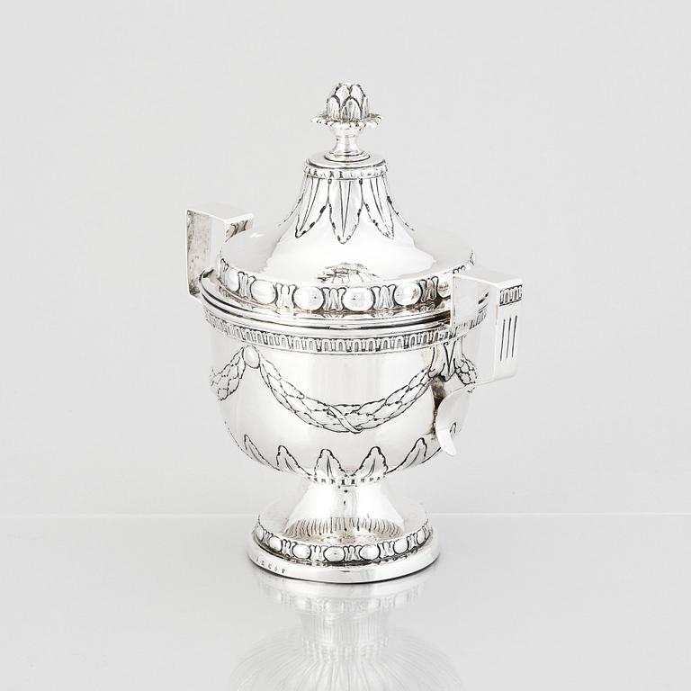 A Swedish Gustavian silver sugar bowl, mark of Lars Boye, Stockholm 1780.