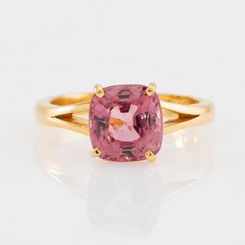 Ring 22K gold with a faceted pink spinel.