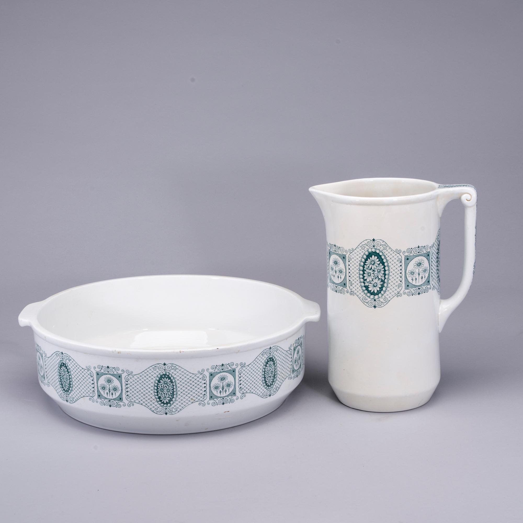 TVÄTTSET, porslin, Kuznetsov, sekelskiftet 1800/1900.