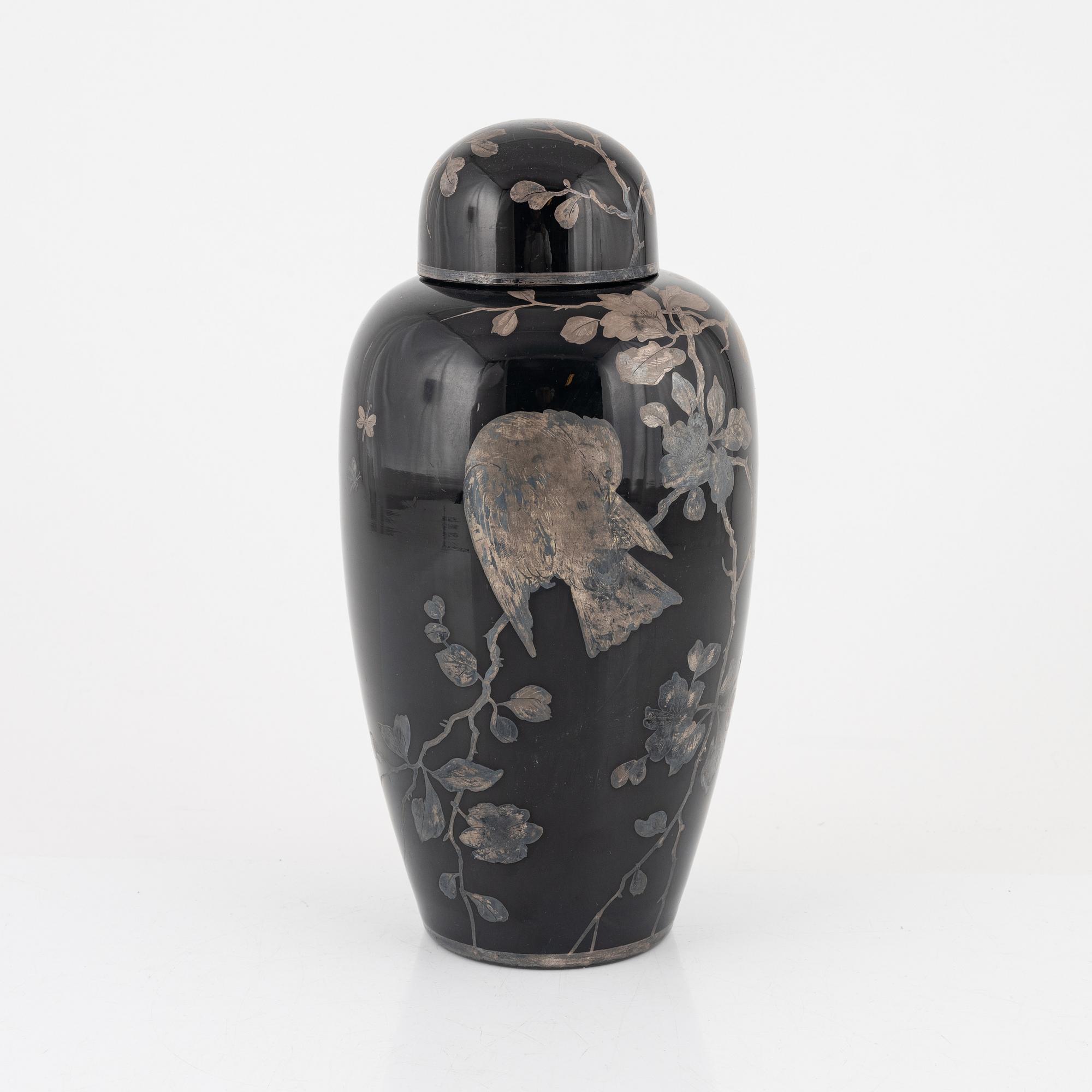 Urna med lock, Japan, 1800-tal.