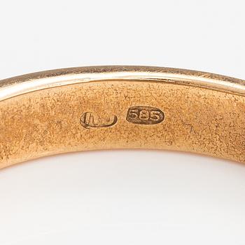 A 14K gold ring with a princess-cut diamond ca. 0.13 ct.