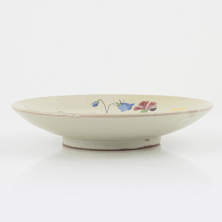 Gocken Jobs, an eratjhenware dish, signed and dated 1943.