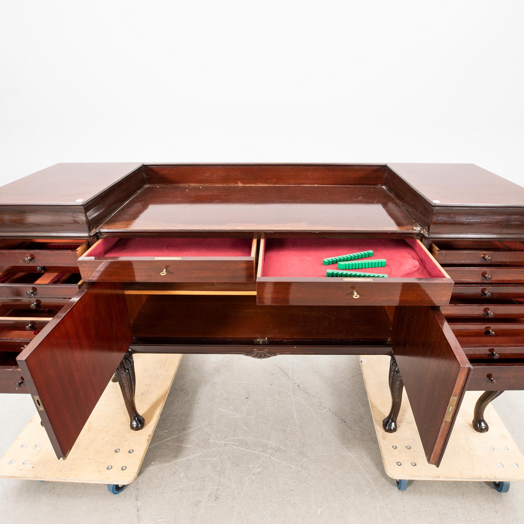 Sideboard Chippendale-stil 1900-talets första hälft Mobilia Malmö.