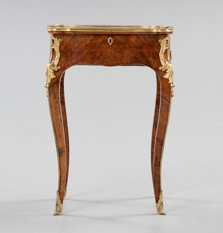 BORD. Louis XV-stil, 1800-talets andra hälft.