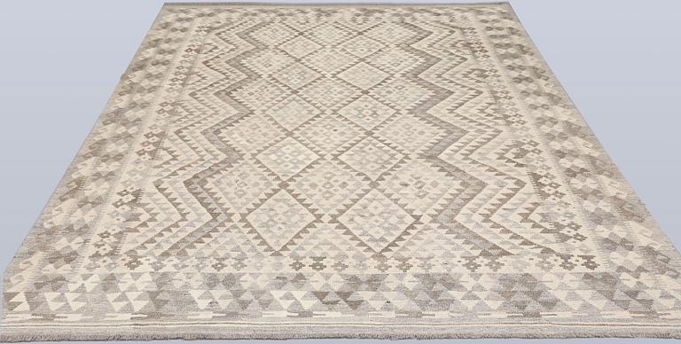 A Kilim rug, approx. 290 x 203 cm.