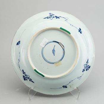 A Chinese Kangxi blue and white porcelain plate.