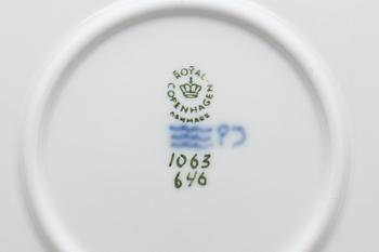VASER, ett par och FAT, porslin, Royal Copenhagen.