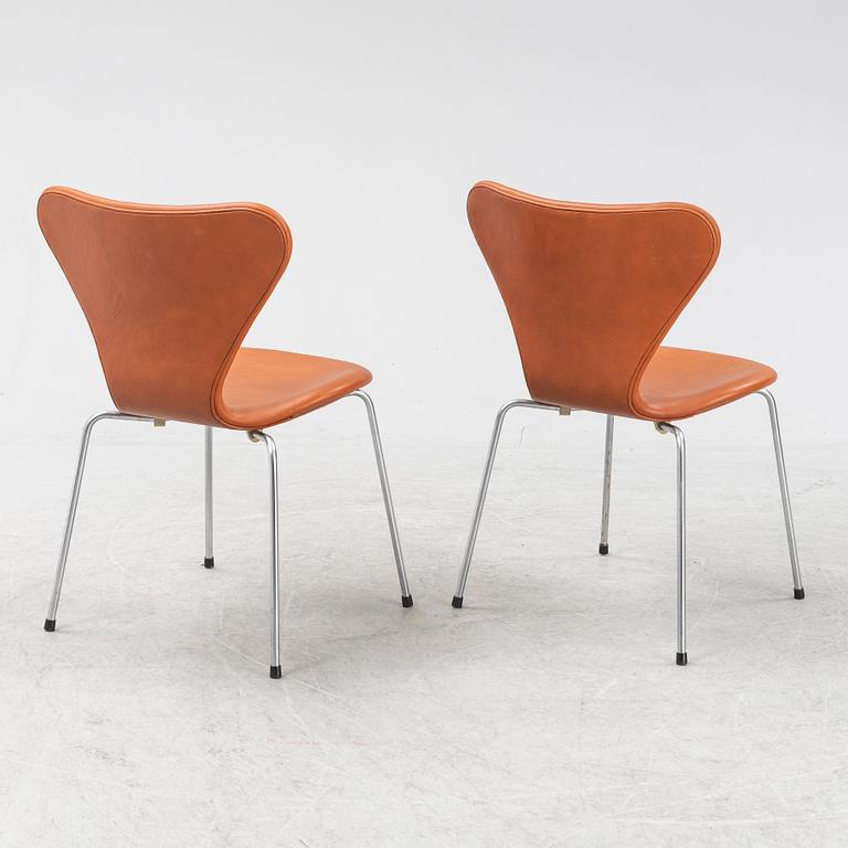 Arne Jacobsen, six 'Seven' chairs, Fritz Hansen, Denmark, late 20th century.