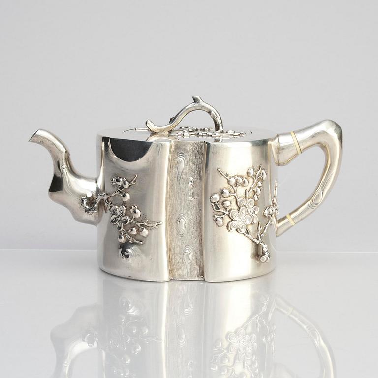 A Chinese Export silver tea set, marked Hung  Chong &  Co, Shanghai, 20th century.