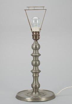 BORDSLAMPA, tenn, Firma Svenskt Tenn, 1927.