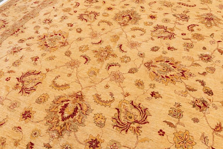 A Peshawar/Lahore carpet, ca 602 x 397 cm.