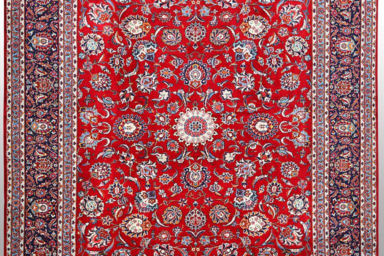 A carpet, Kashan, ca 380 x 280 cm.