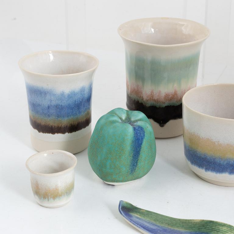 Birgitta Watz, 14 pieces of stoneware, all signed.