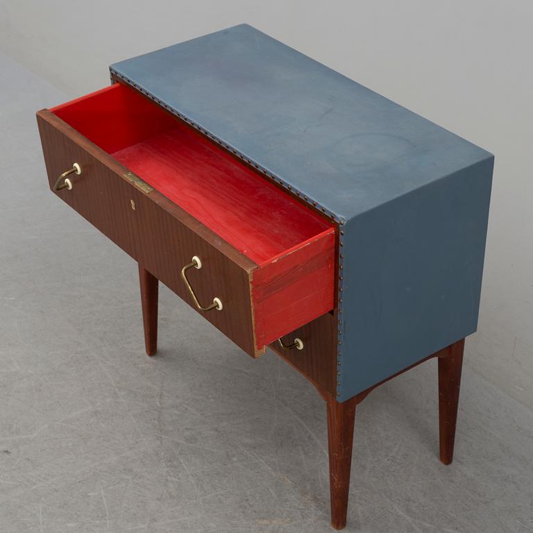 A mahogany chest of drawers, 1940's/50's.