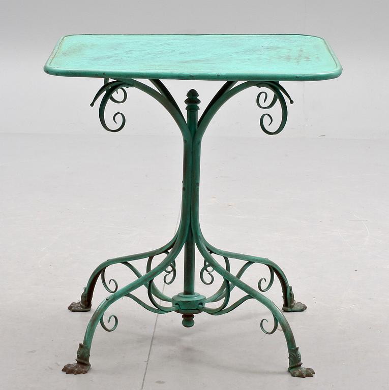 TRÄDGÅRDSBORD, järn. 1900-talets slut.