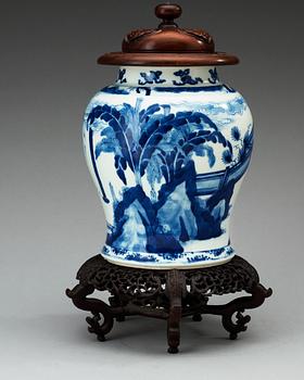 A blue and white jar, Qing dynasty, Kangxi (1662-1722).