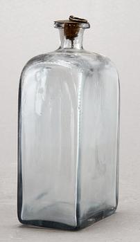 SCHATULL MED FLASKOR, 1800-talets mitt.