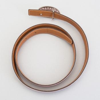 A REVERSIBLE LEATHER BELT, size 85.