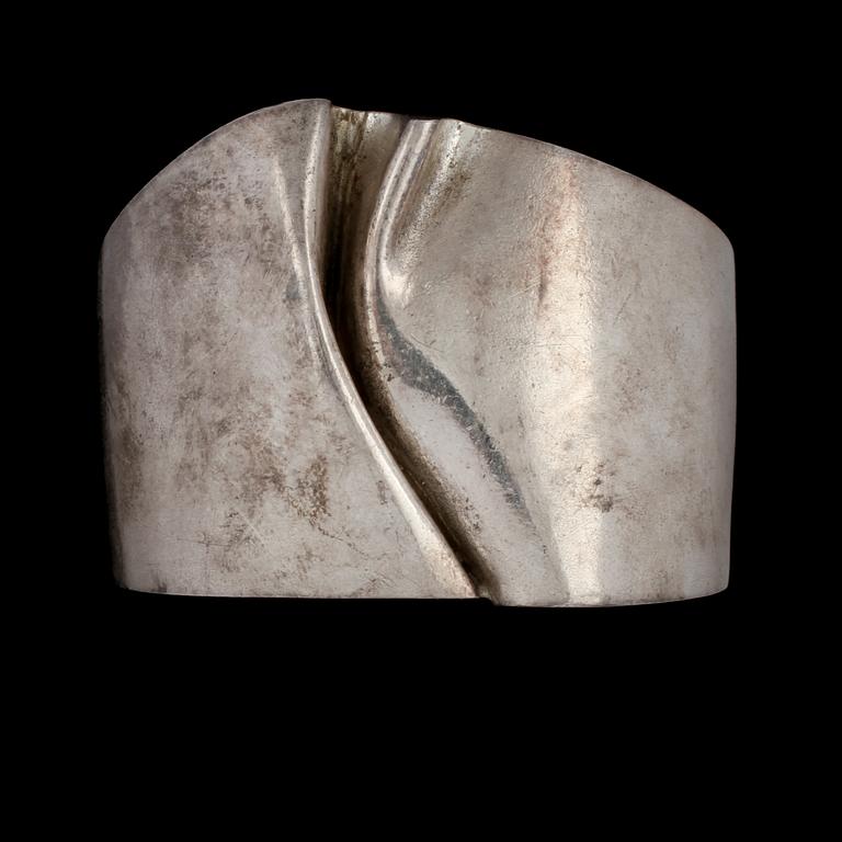 ARMRING, sterlingsilver, troligen "Darina", Björn Weckström, Lapponia, Finland, 1971. Vikt 73 g.