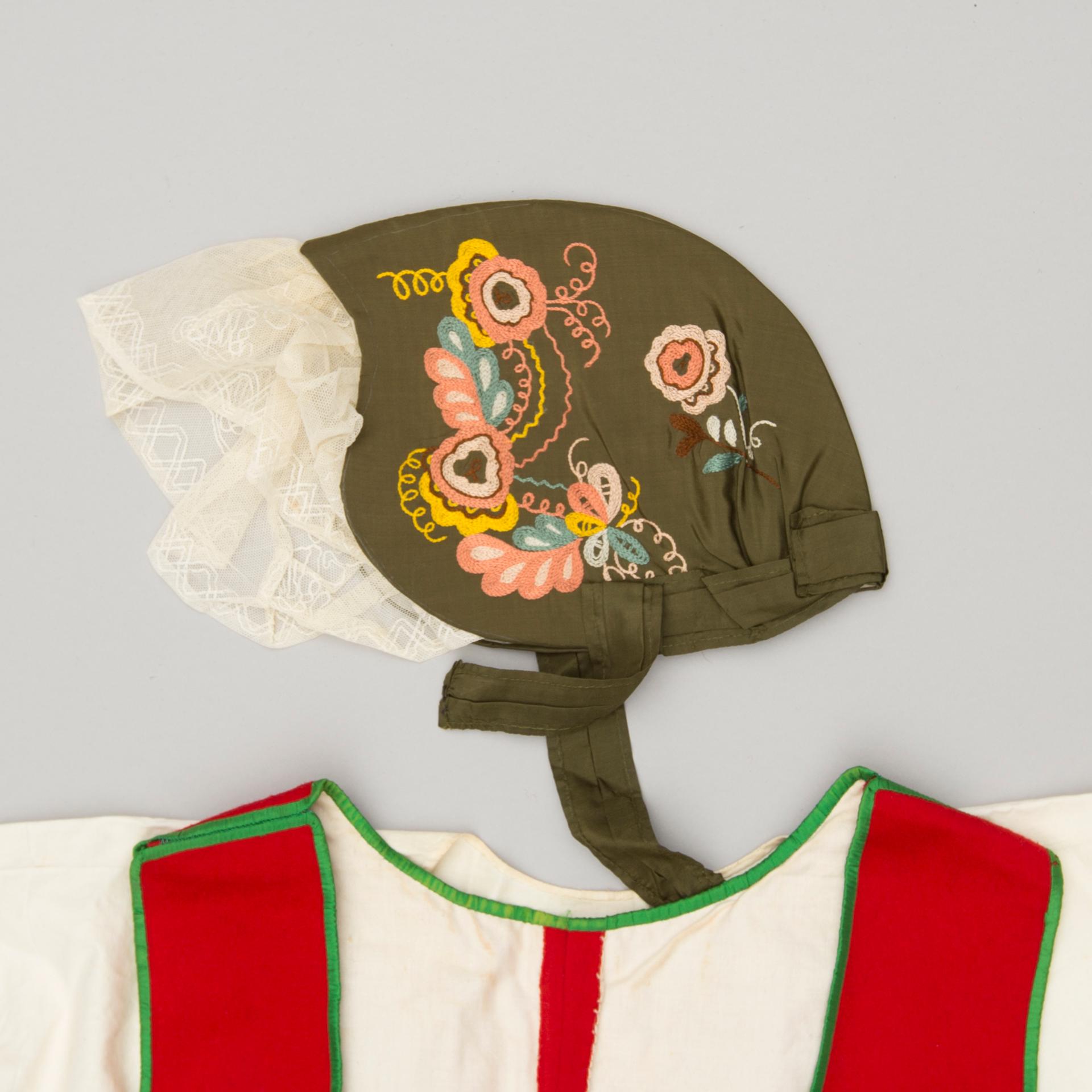FOLKDRÄKT. Östergötland. 1900-tal.
