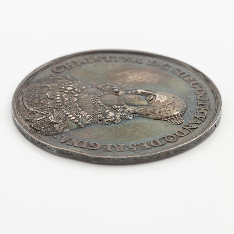 Minnespening, Kristina utkorad till drottning efter faderns död 1632, av Sebastian Dadler (medaljgravör, 1586-1657).